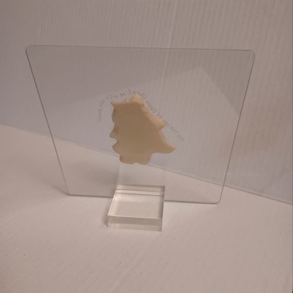 4/$80 Praying Girl On Glass Plate With Stand - First Communion Gift - Picture 6 of 7